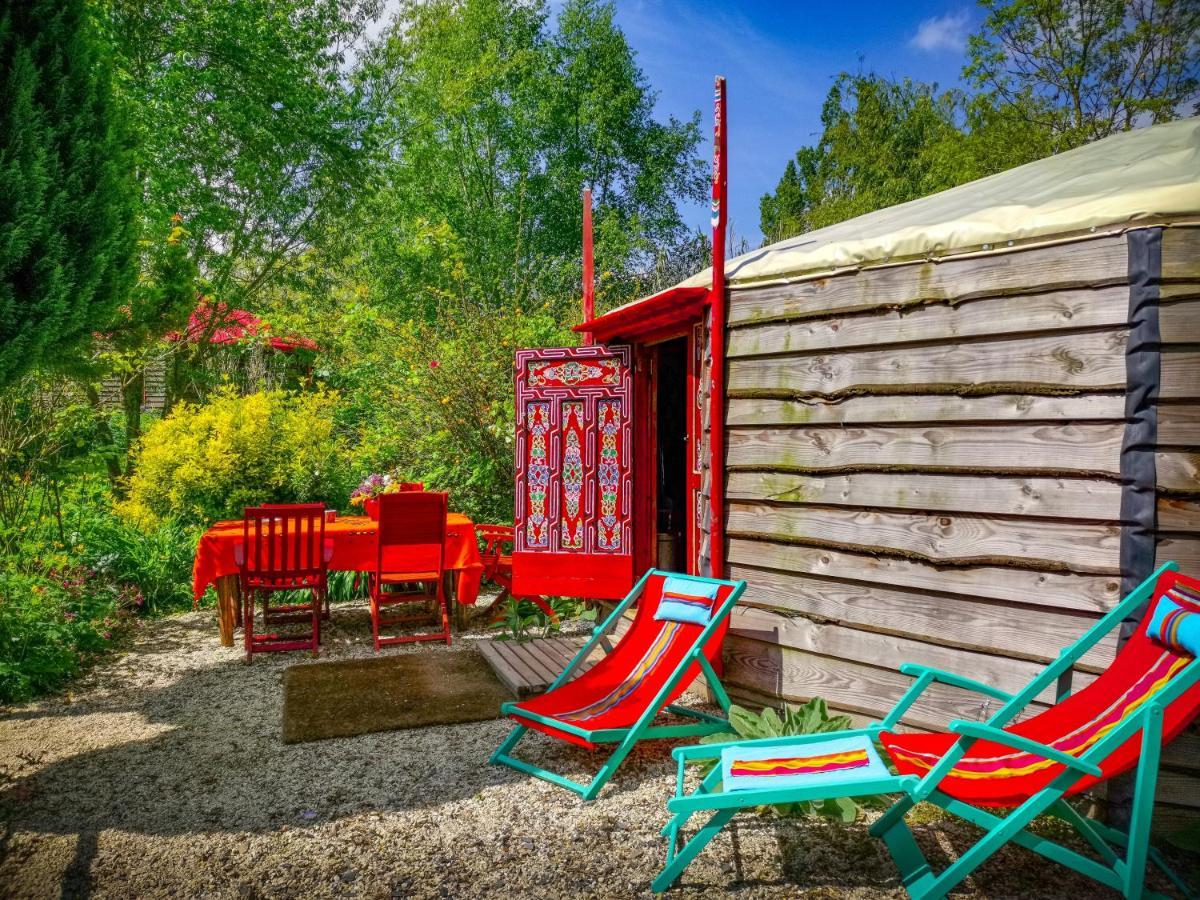 Отель Au Bonheur Nomade Livry  Экстерьер фото