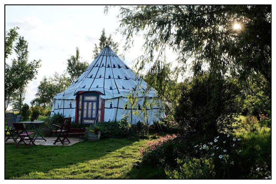 Отель Au Bonheur Nomade Livry  Экстерьер фото