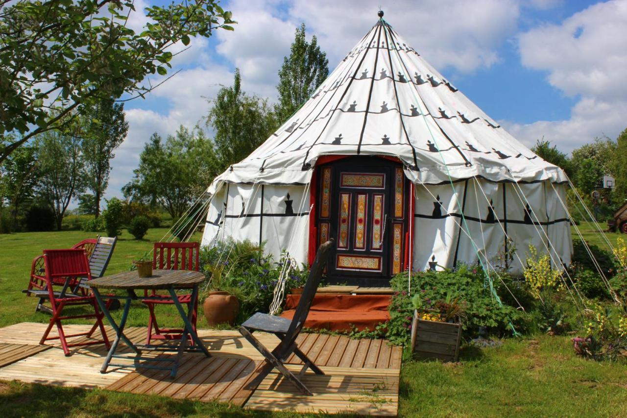 Отель Au Bonheur Nomade Livry  Экстерьер фото