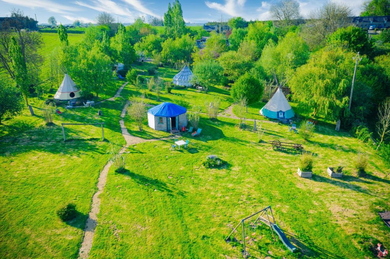 Отель Au Bonheur Nomade Livry  Экстерьер фото