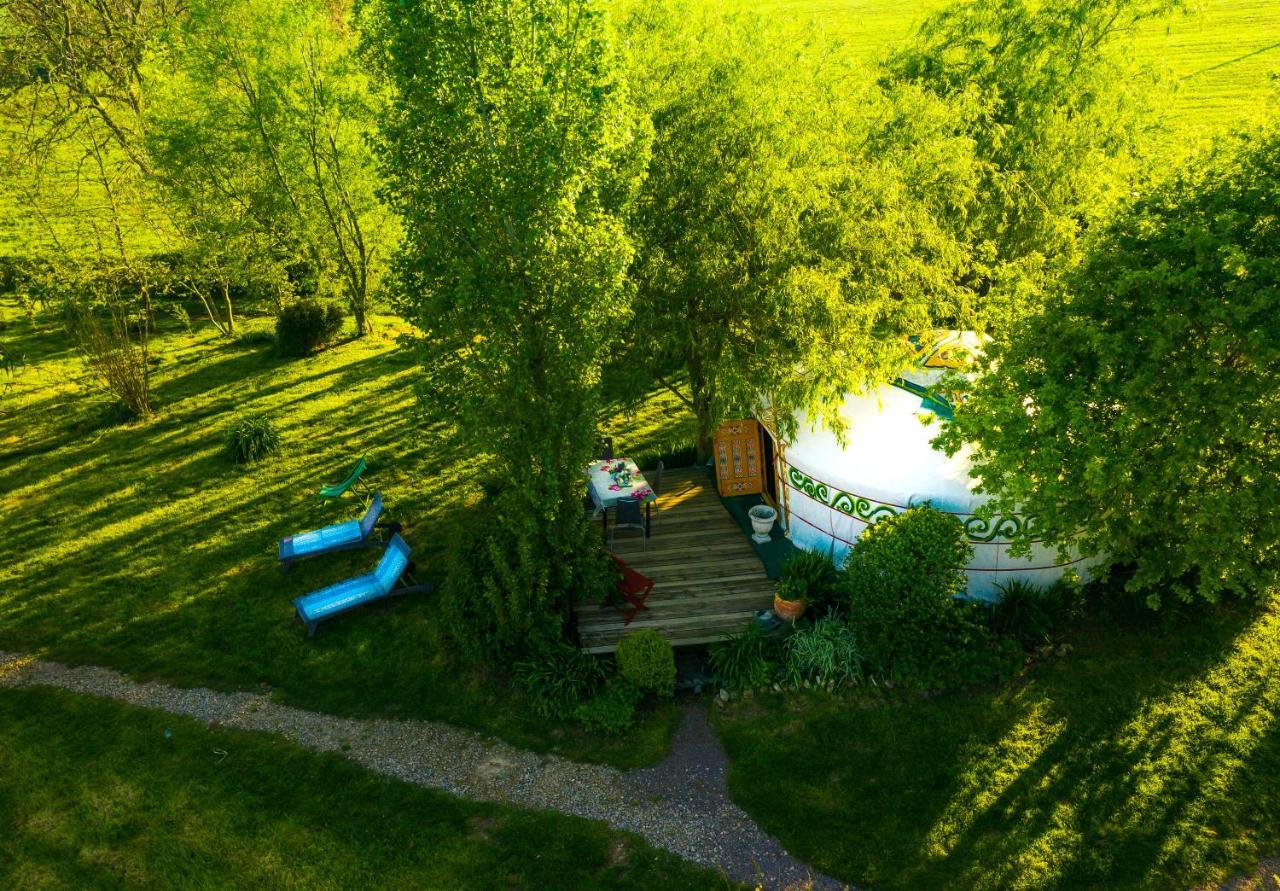 Отель Au Bonheur Nomade Livry  Экстерьер фото