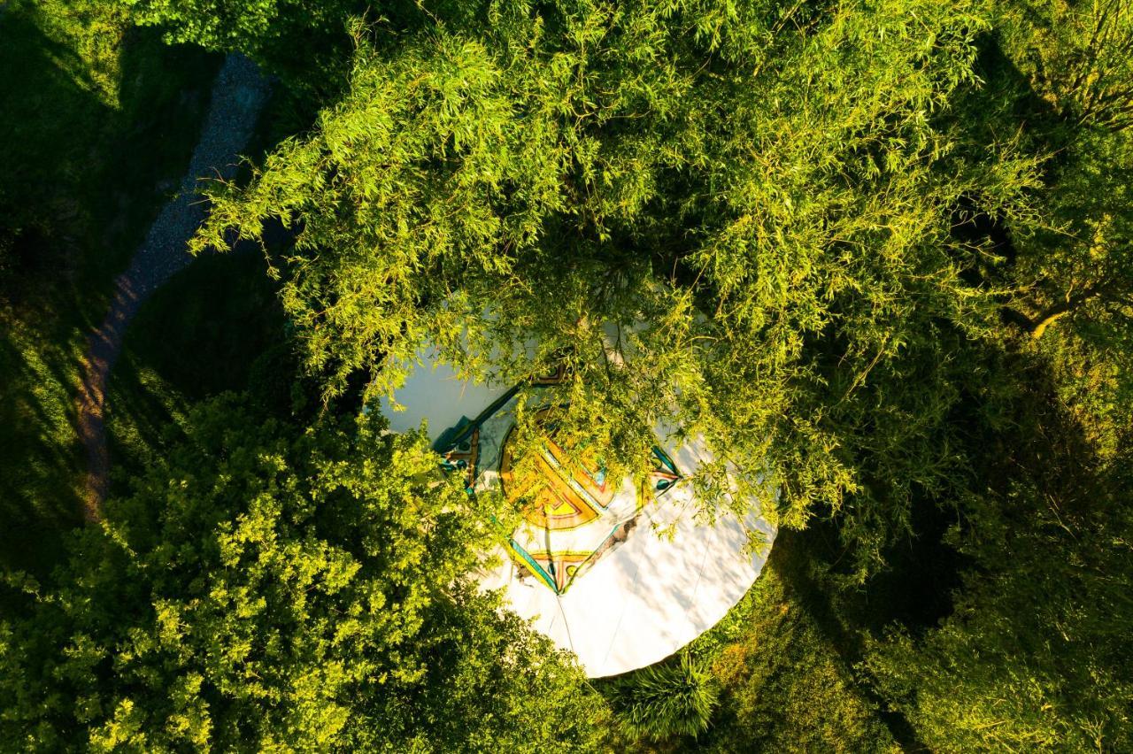 Отель Au Bonheur Nomade Livry  Экстерьер фото