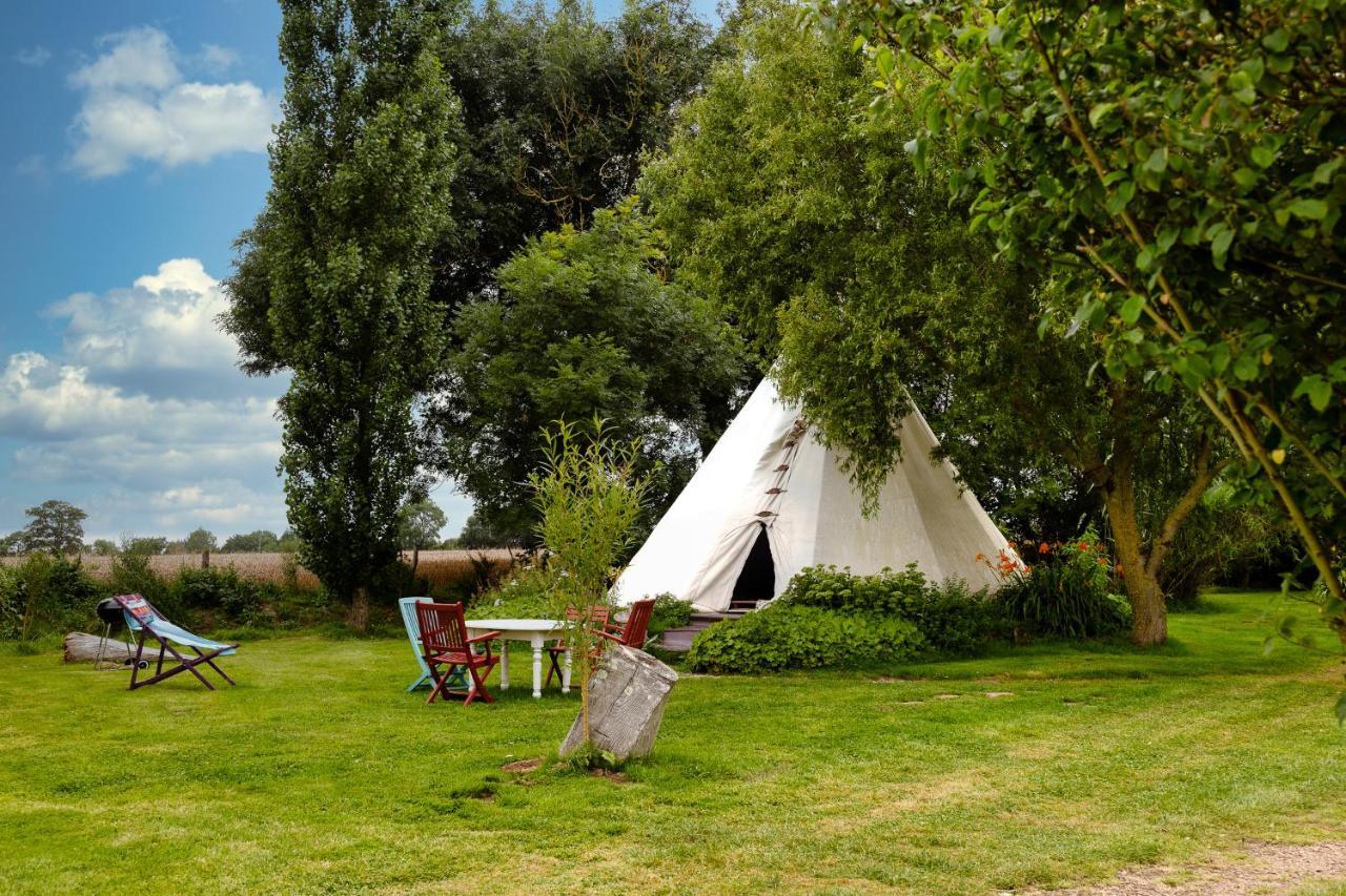 Отель Au Bonheur Nomade Livry  Экстерьер фото