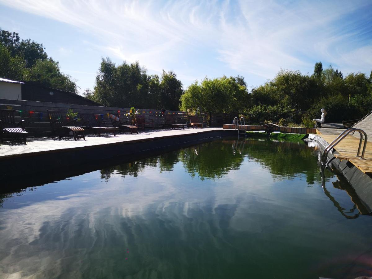 Отель Au Bonheur Nomade Livry  Экстерьер фото