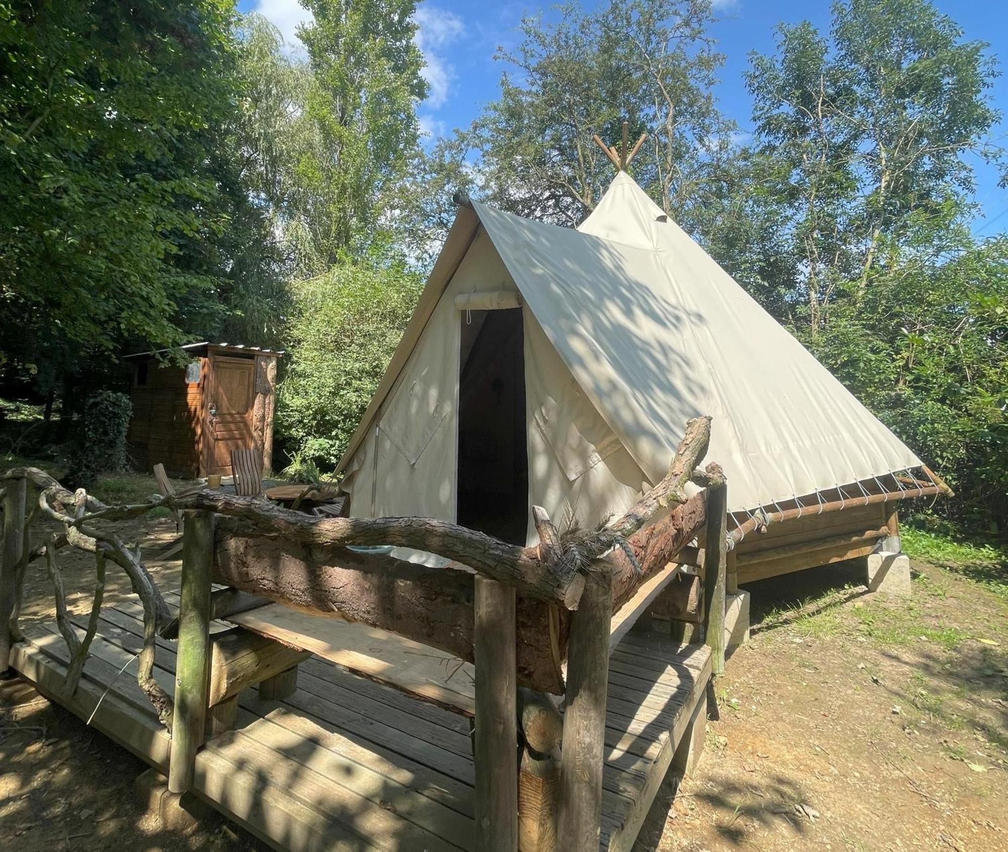 Отель Au Bonheur Nomade Livry  Экстерьер фото