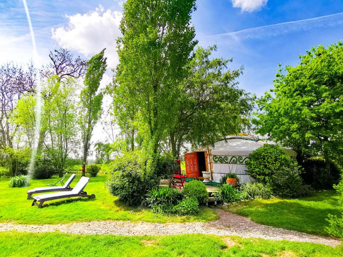 Отель Au Bonheur Nomade Livry  Экстерьер фото
