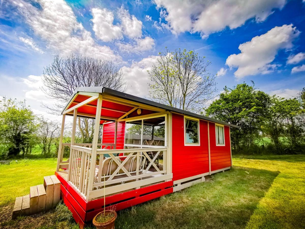 Отель Au Bonheur Nomade Livry  Экстерьер фото